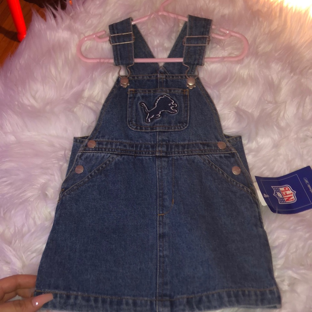 CUTE LIONS JEAN DRESS FOR BBY GIRL! NEVER WORN🦁💕